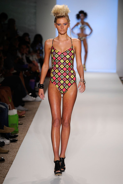 ������ ������� ���� � ������ 2010. Miami Mercedes-Benz Fashion Week Swim 2010.