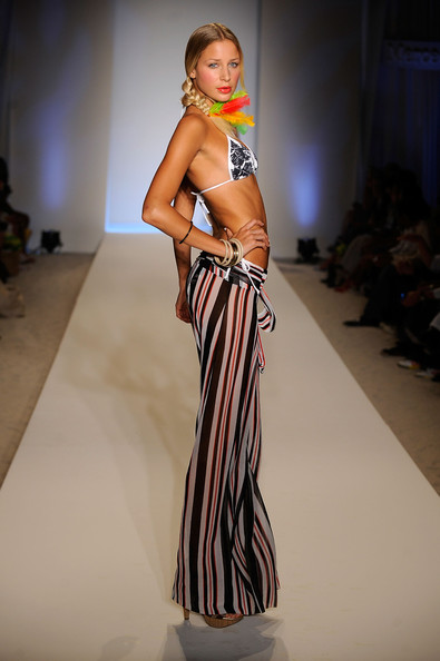 ������ ������� ���� � ������ 2010. Miami Mercedes-Benz Fashion Week Swim 2010.