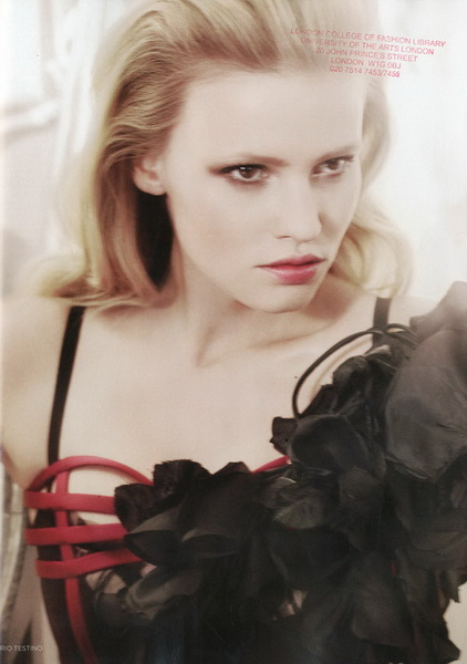 ���� ����� Lara Stone ��� Vogue UK, �������, 2009