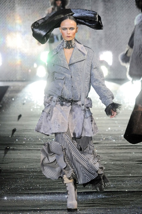 John Galliano и Jean Paul Gaultier на Неделе моды в Париже John Galliano и Jean Paul Gaultier на Неделе моды в Париже