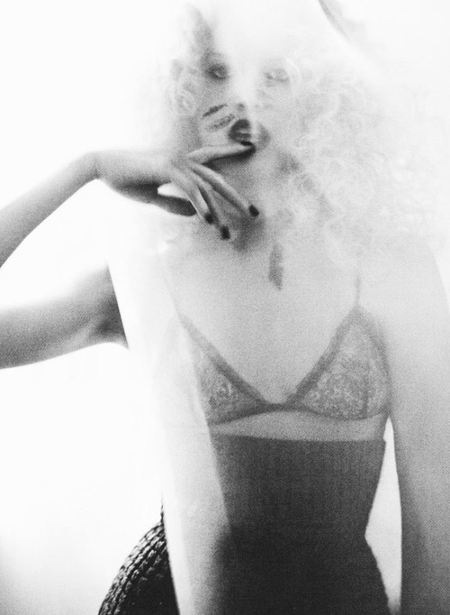 �������� ������� Karolina Kurkova � ��������� Vogue 